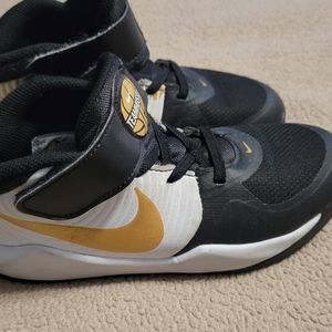 1.5Y Nike Team Hustle